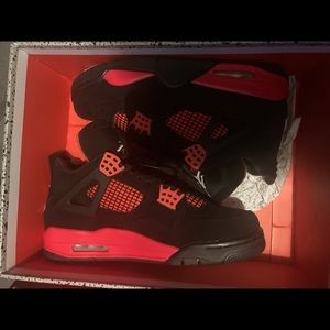 Jordan 4 Thunder red